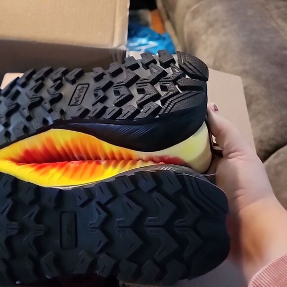 Kricely PRIDE  men's trial Running shoes NWOT - Picture 7 of 9